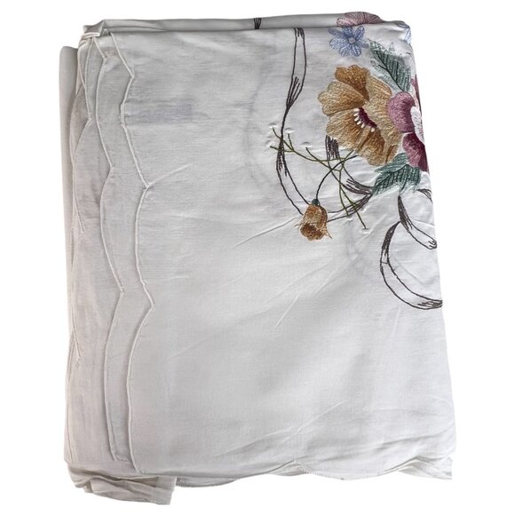 New Floral Sonata Embroidered Tablecloth Oval Oblong 68”x84" Imperial Elegance - Picture 5 of 6